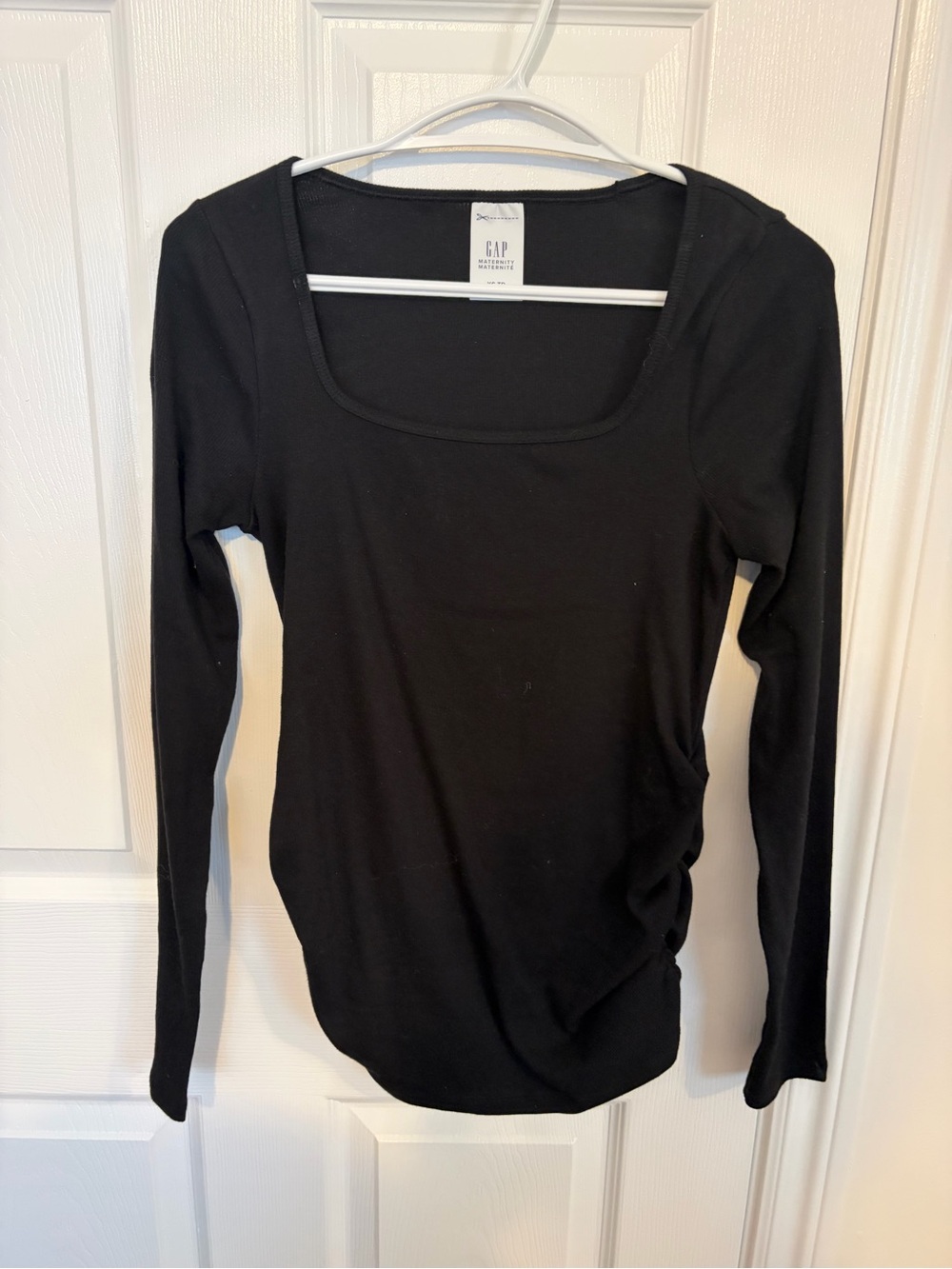 GAP Maternity Women's Black Long-Sleeve Scoop Neck Top